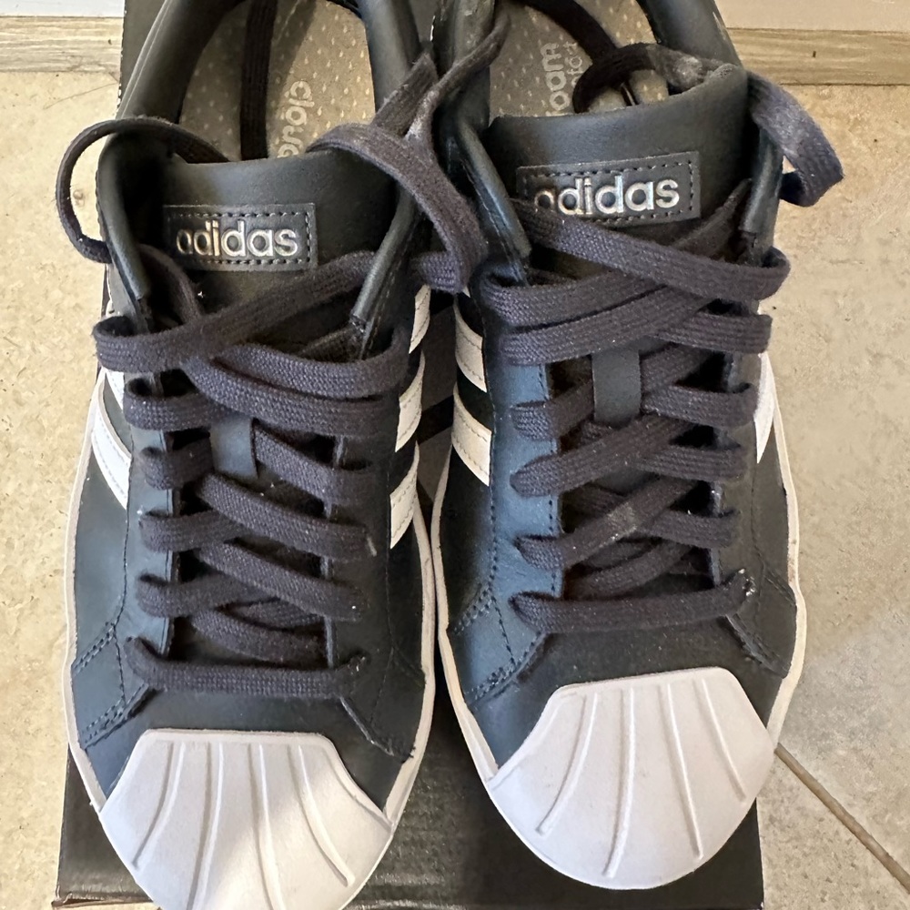 Adidas BlK street check.  GW5394.  Size 8